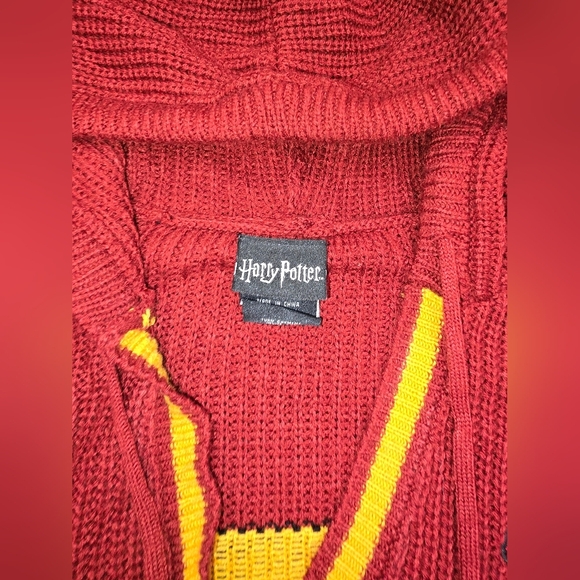Harry Potter Gryffindor Hooded Pullover Knit Sweater Women's Size Medium - Picture 12 of 13